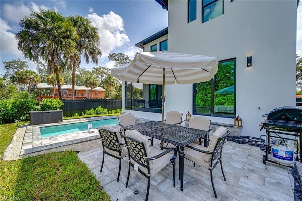3384 Canal ST, NAPLES FL 34112-29