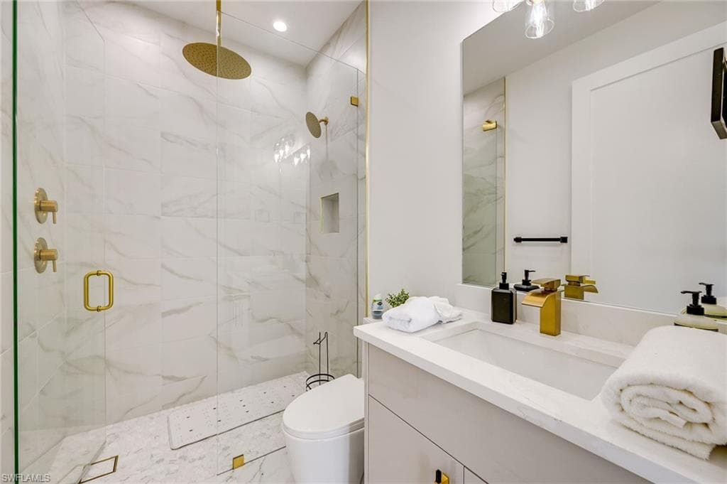 3384 Canal ST, NAPLES FL 34112-25