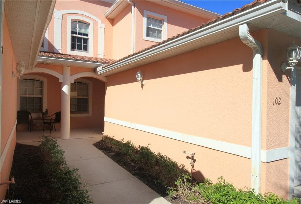 3425 Grand Cypress DR # 102, NAPLES FL 34119-2