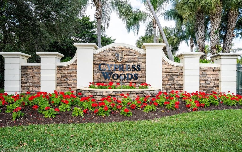 3425 Grand Cypress DR # 102, NAPLES FL 34119-49