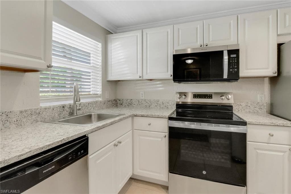 501 Forest Lakes BLVD # 102, NAPLES FL 34105-3