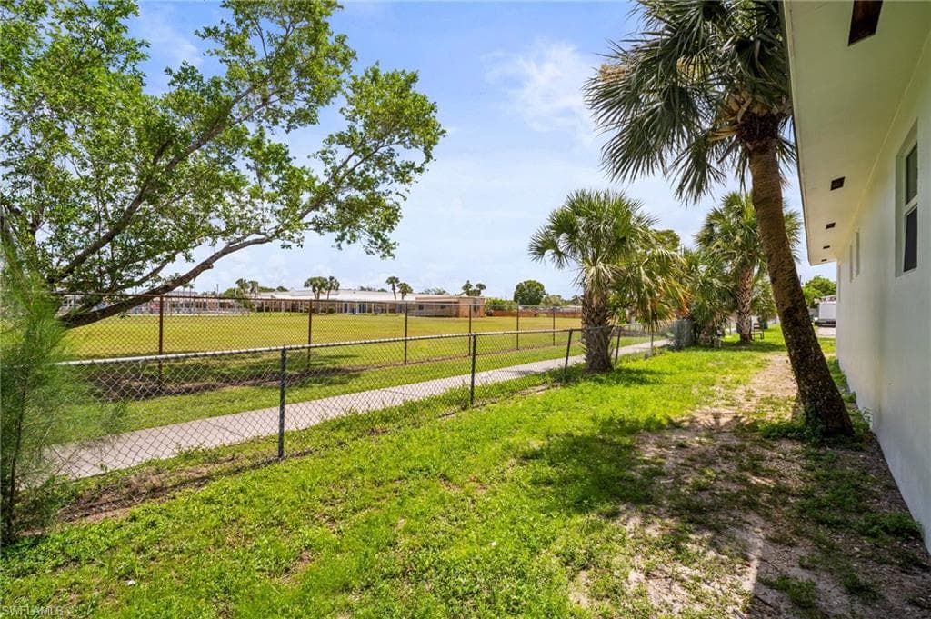 2316 Bayside ST, NAPLES FL 34112-4