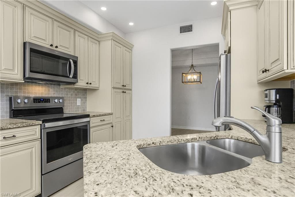 23560 Wisteria Pointe DR # 506, ESTERO FL 34135-5