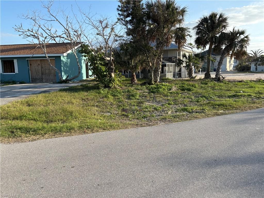 8000 Lagoon RD, FORT MYERS BEACH FL 33931-5