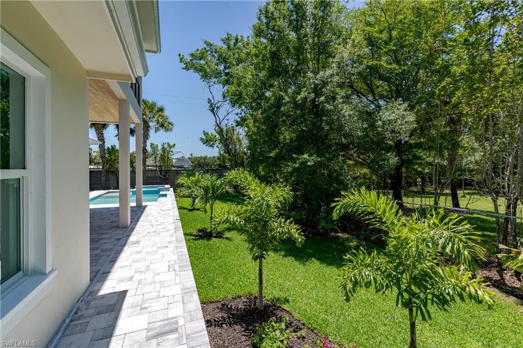 2854 Coach House WAY, NAPLES FL 34105-38