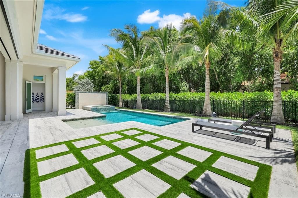 6630 Palisades AVE, NAPLES FL 34109-35