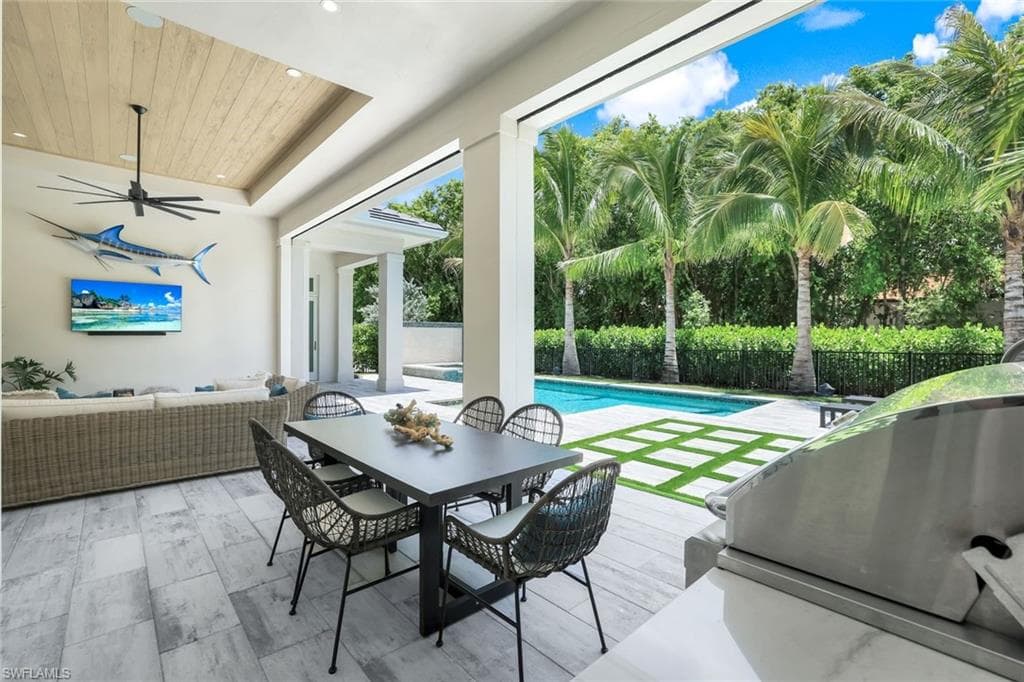 6630 Palisades AVE, NAPLES FL 34109-32