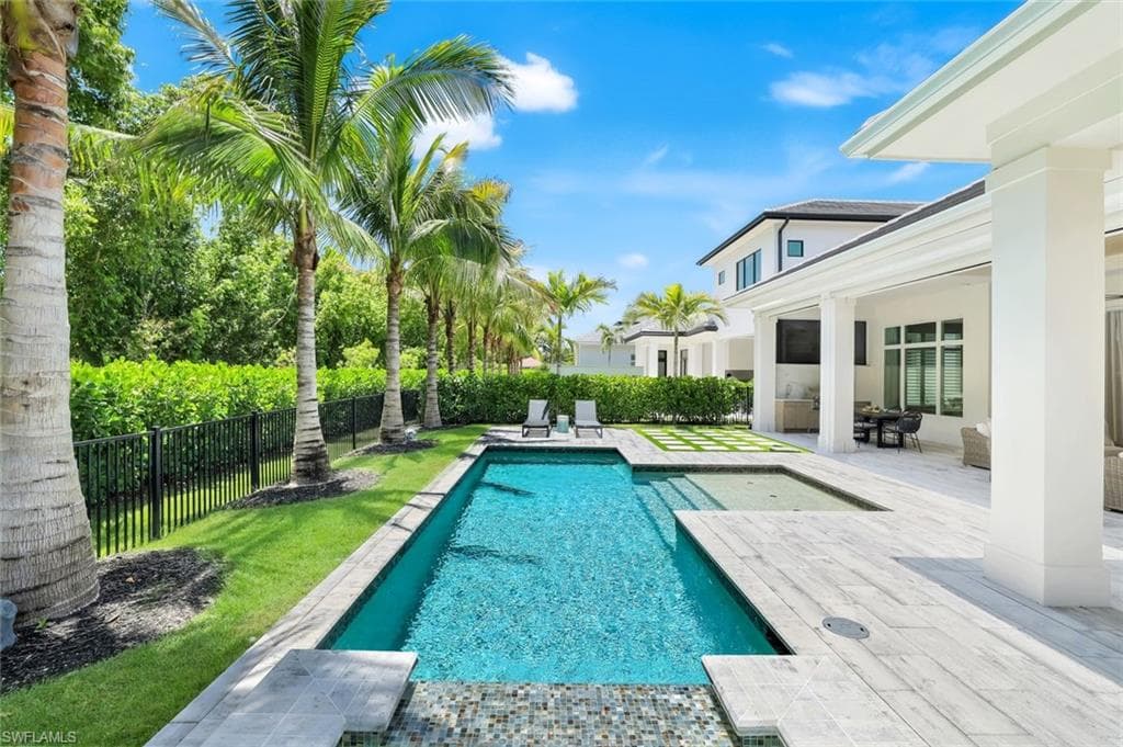 6630 Palisades AVE, NAPLES FL 34109-34