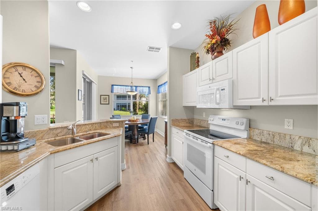 784 Carrick Bend CIR # 103, NAPLES FL 34110-9