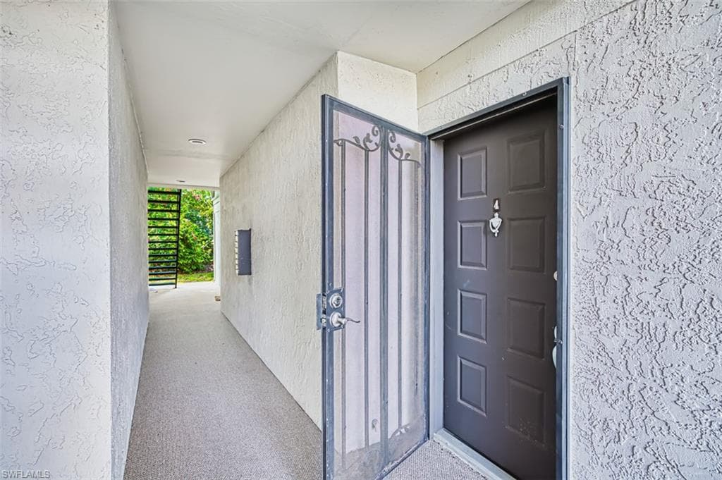 8061 S Woods CIR # 4, FORT MYERS FL 33919-4