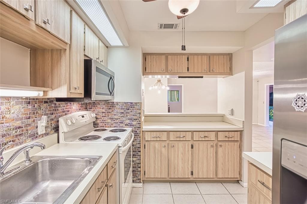 8061 S Woods CIR # 4, FORT MYERS FL 33919-7