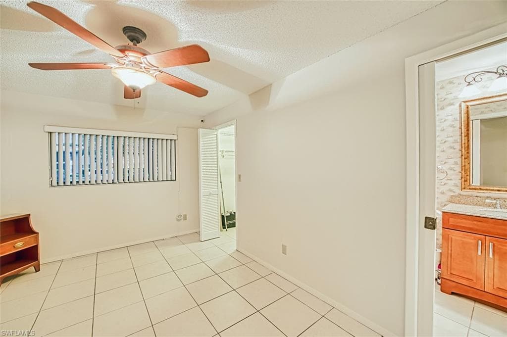 8061 S Woods CIR # 4, FORT MYERS FL 33919-24