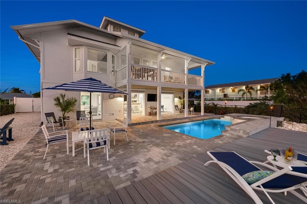 2736 Gulfview DR, NAPLES FL 34112-26