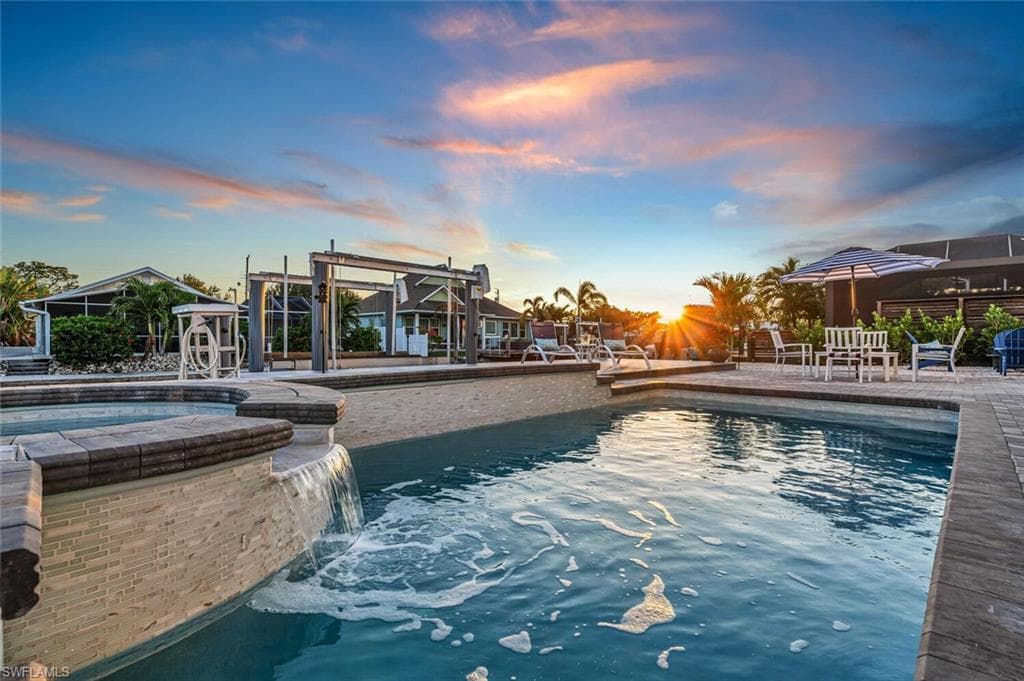 2736 Gulfview DR, NAPLES FL 34112-3