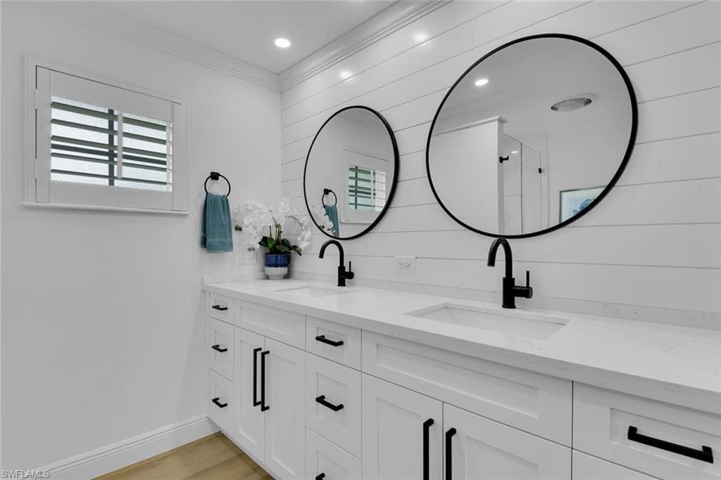 740 Park Shore DR-15