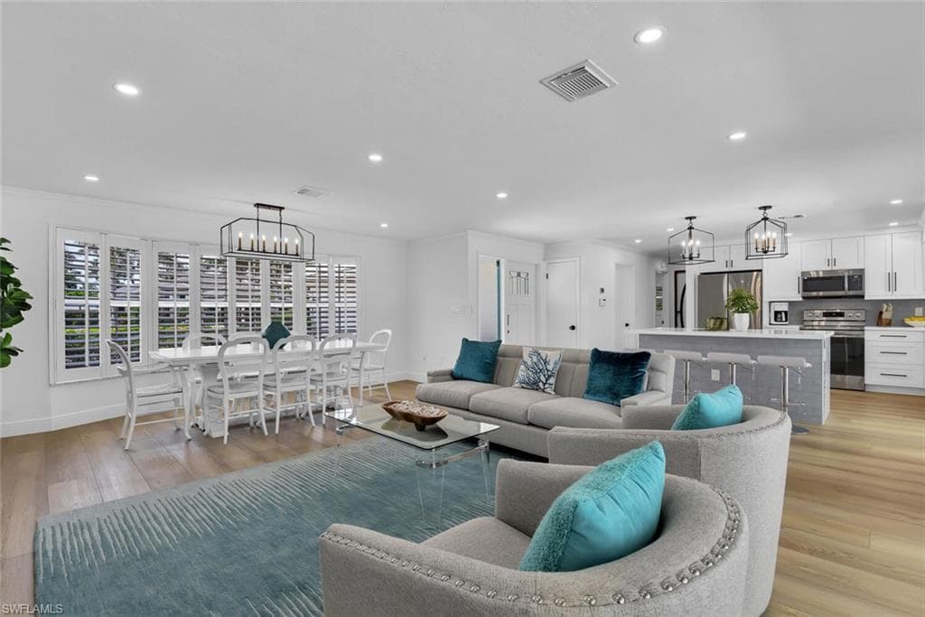 740 Park Shore DR-4