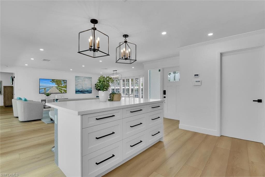 740 Park Shore DR-9