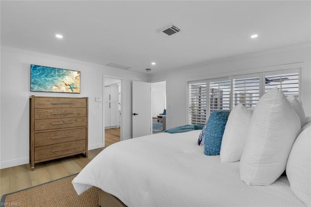 740 Park Shore DR-14
