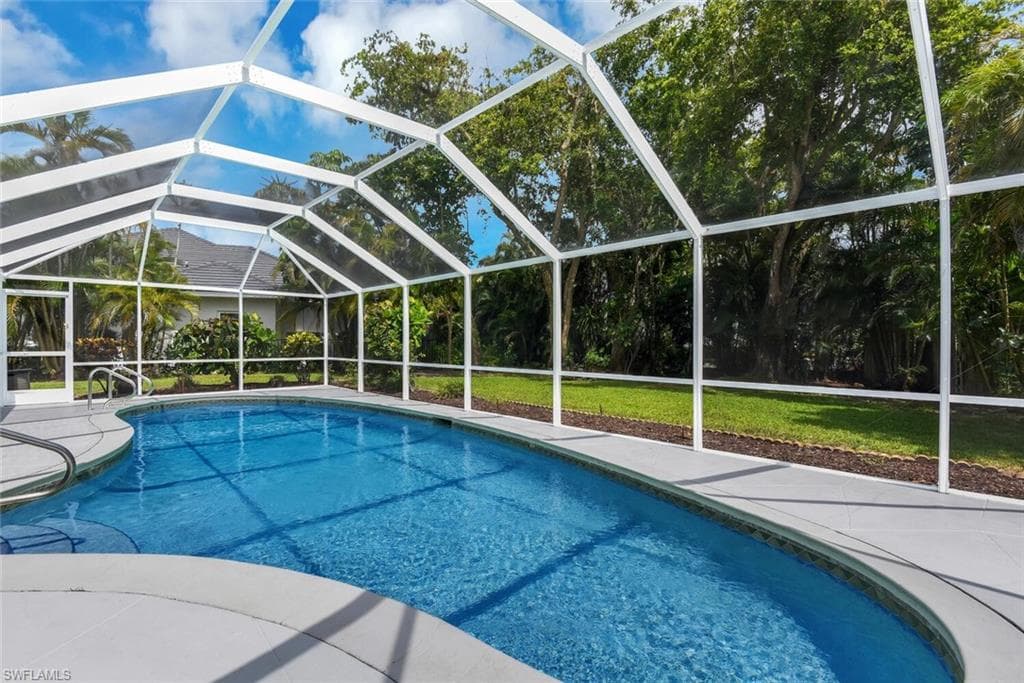740 Park Shore DR-30