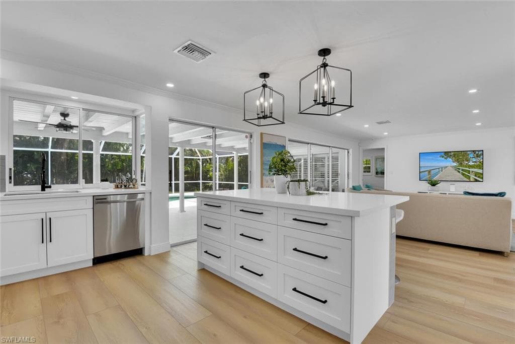 740 Park Shore DR-7