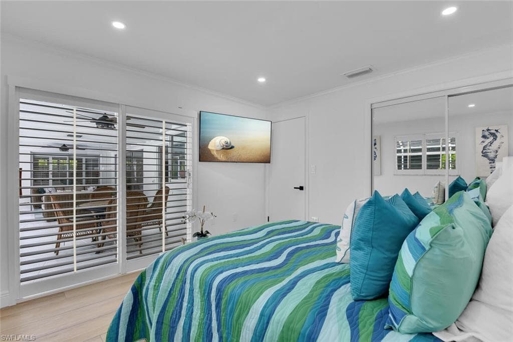 740 Park Shore DR-24