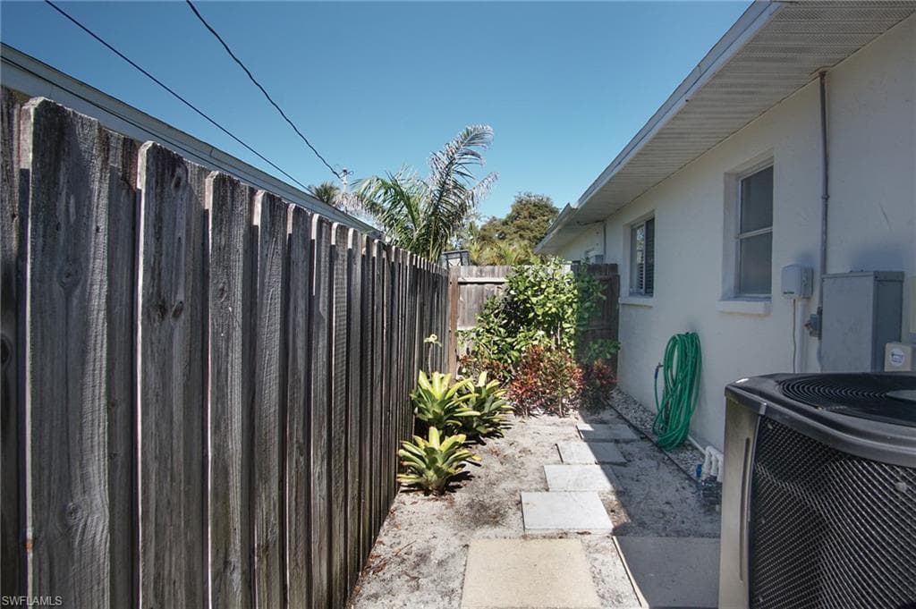 768 96th AVE N, NAPLES FL 34108-33