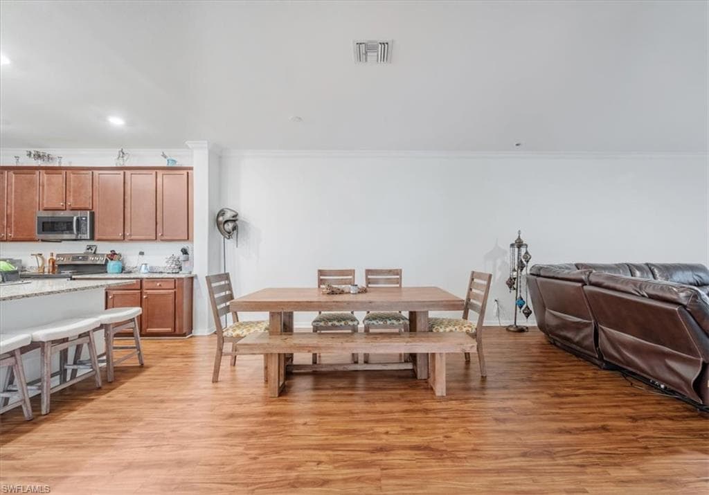 9052 Glenforest DR, NAPLES FL 34120-8