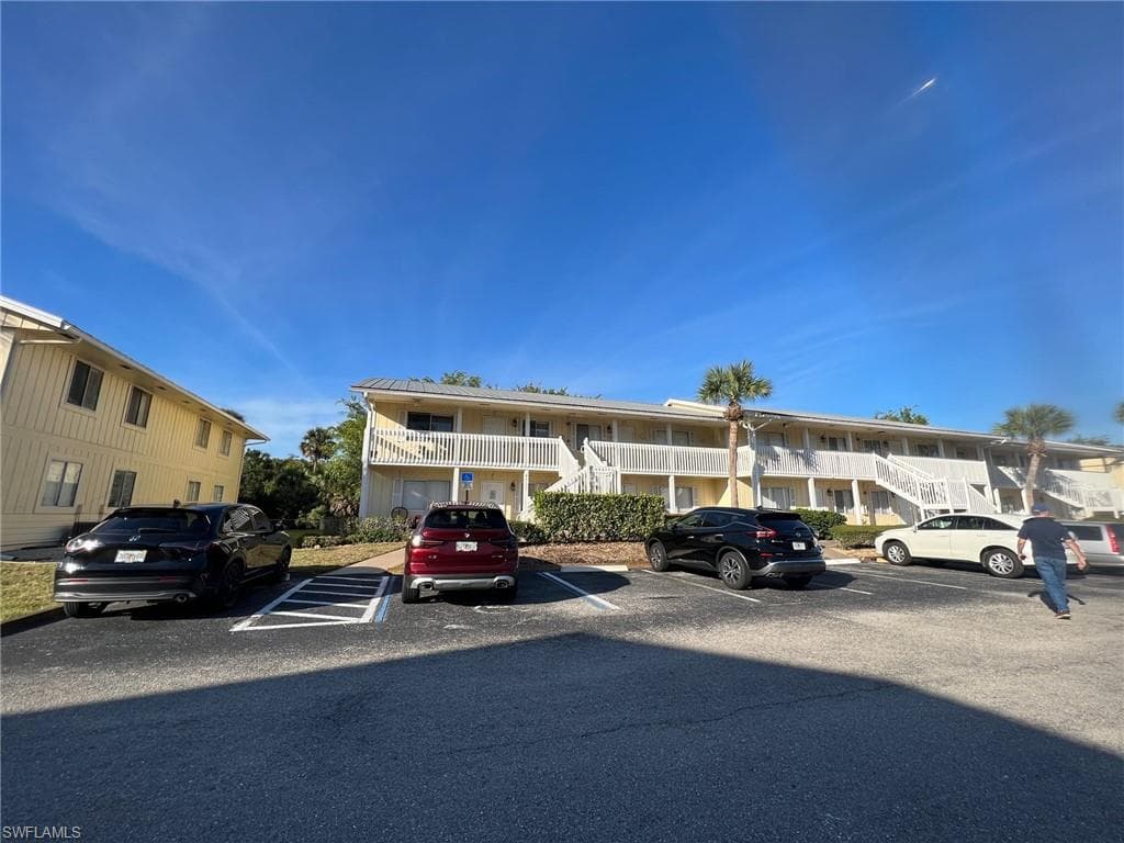 4603 Bayshore DR # F8, NAPLES FL 34112-17