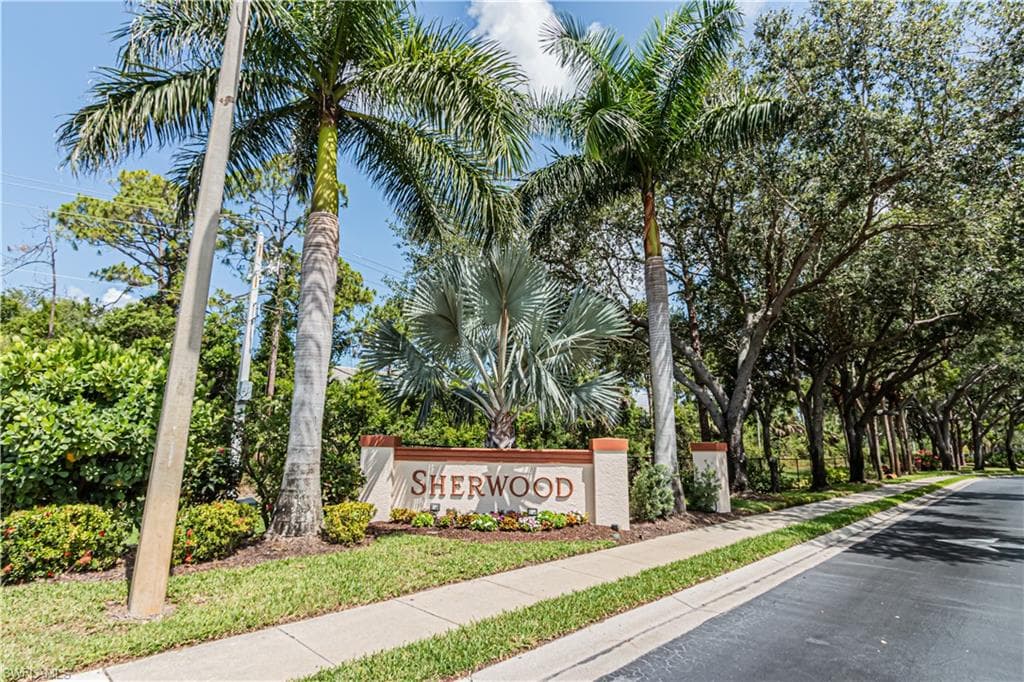 260 Robin Hood CIR 202-27