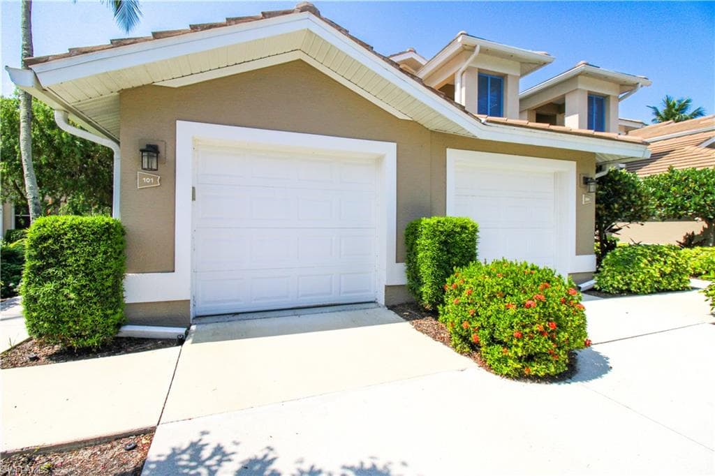 817 Carrick Bend CIR # 101, NAPLES FL 34110-5