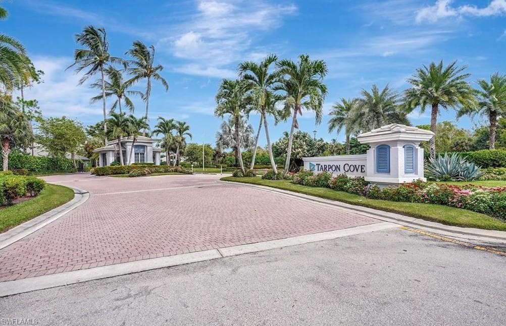 817 Carrick Bend CIR # 101, NAPLES FL 34110-2