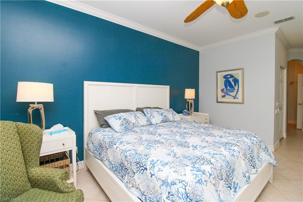 817 Carrick Bend CIR # 101, NAPLES FL 34110-37