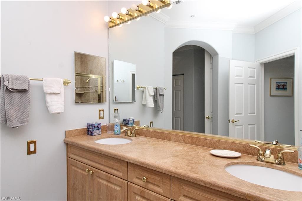 817 Carrick Bend CIR # 101, NAPLES FL 34110-40