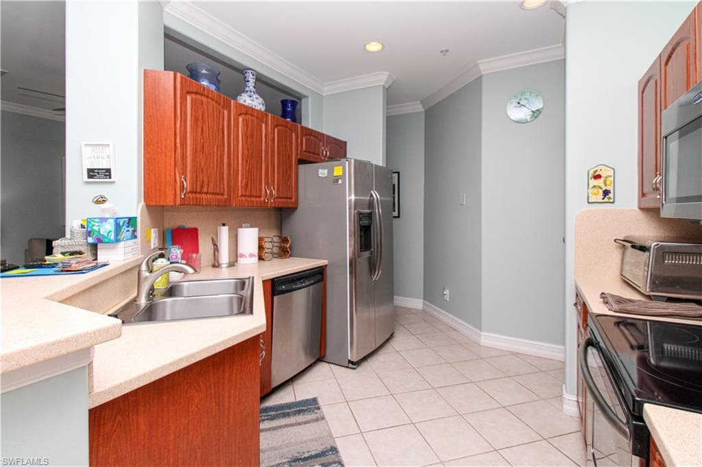 817 Carrick Bend CIR # 101, NAPLES FL 34110-34