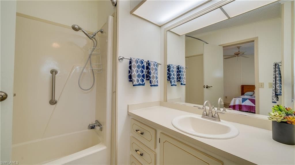 419 Horizon DR, NORTH FORT MYERS FL 33903-16