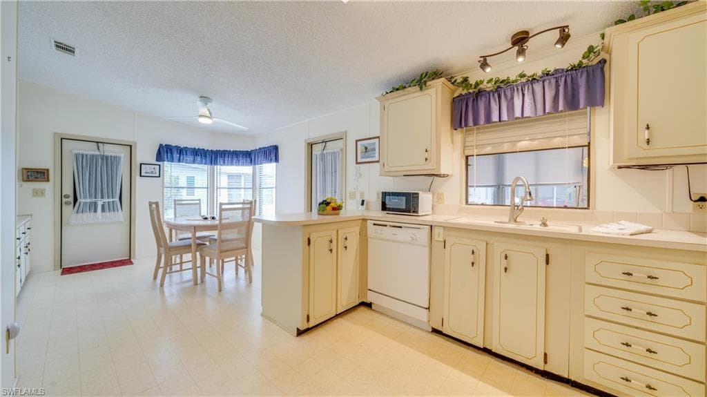 419 Horizon DR, NORTH FORT MYERS FL 33903-4