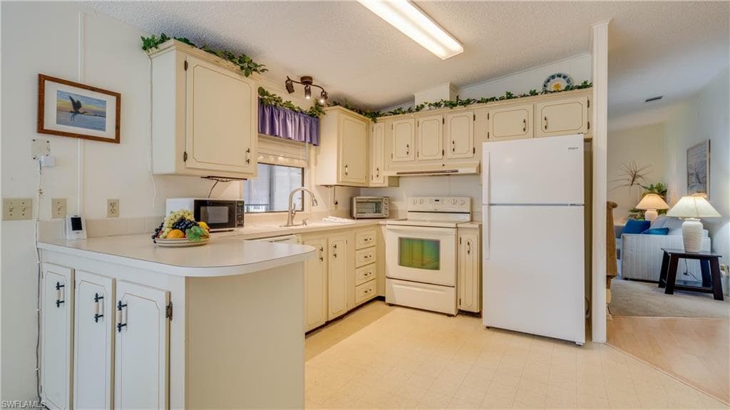 419 Horizon DR, NORTH FORT MYERS FL 33903-3