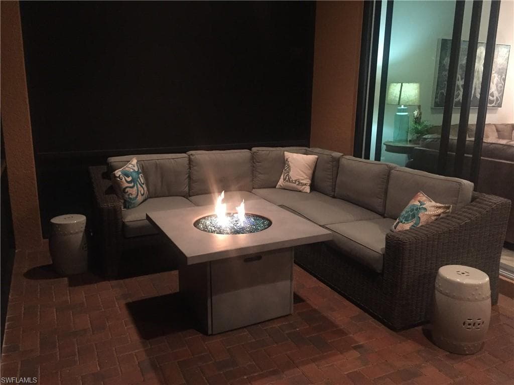 13379 Silktail DR, NAPLES FL 34109-18