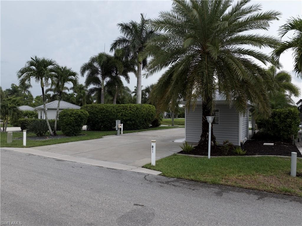 5701 Cypress Woods Resort DR, FORT MYERS FL 33905-2