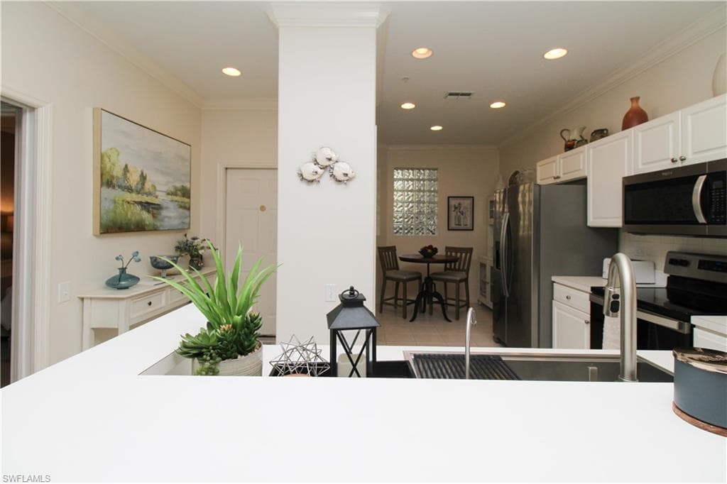 8217 Parkstone PL # 102, NAPLES FL 34120-22