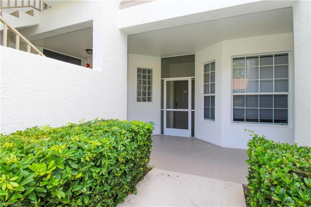 8217 Parkstone PL # 102, NAPLES FL 34120-8