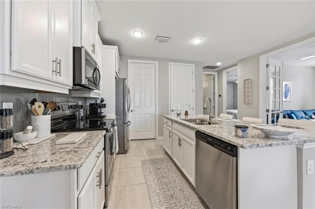 14827 Edgewater CIR, NAPLES FL 34114-15