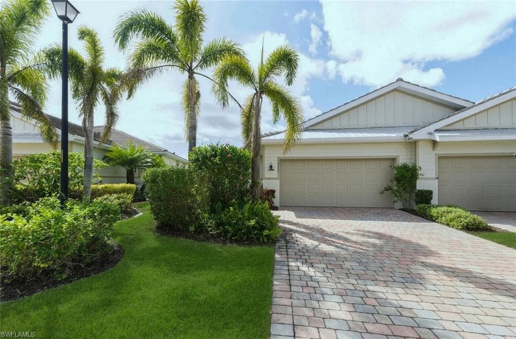 14827 Edgewater CIR, NAPLES FL 34114-2