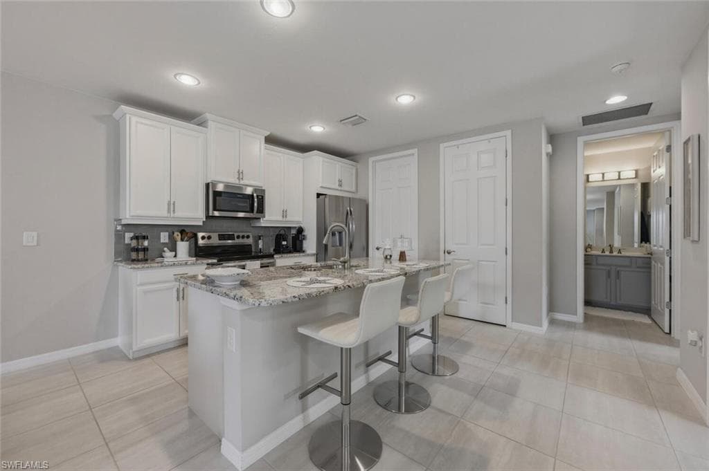 14827 Edgewater CIR, NAPLES FL 34114-14
