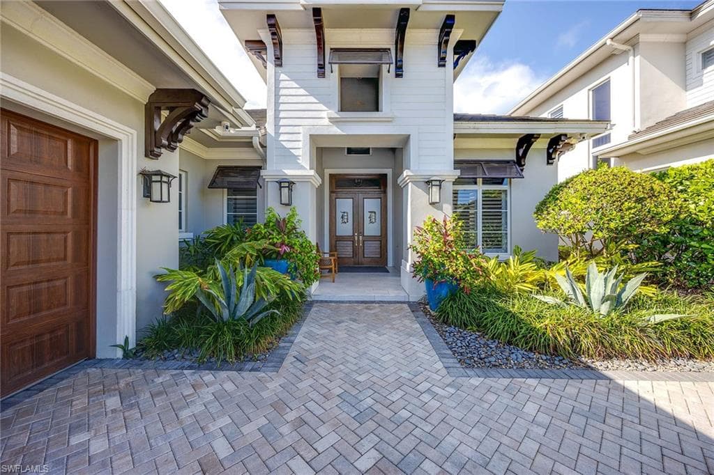 6818 Mangrove AVE-1