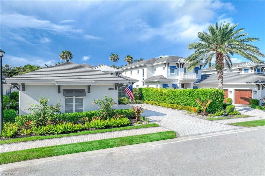 6818 Mangrove AVE-46