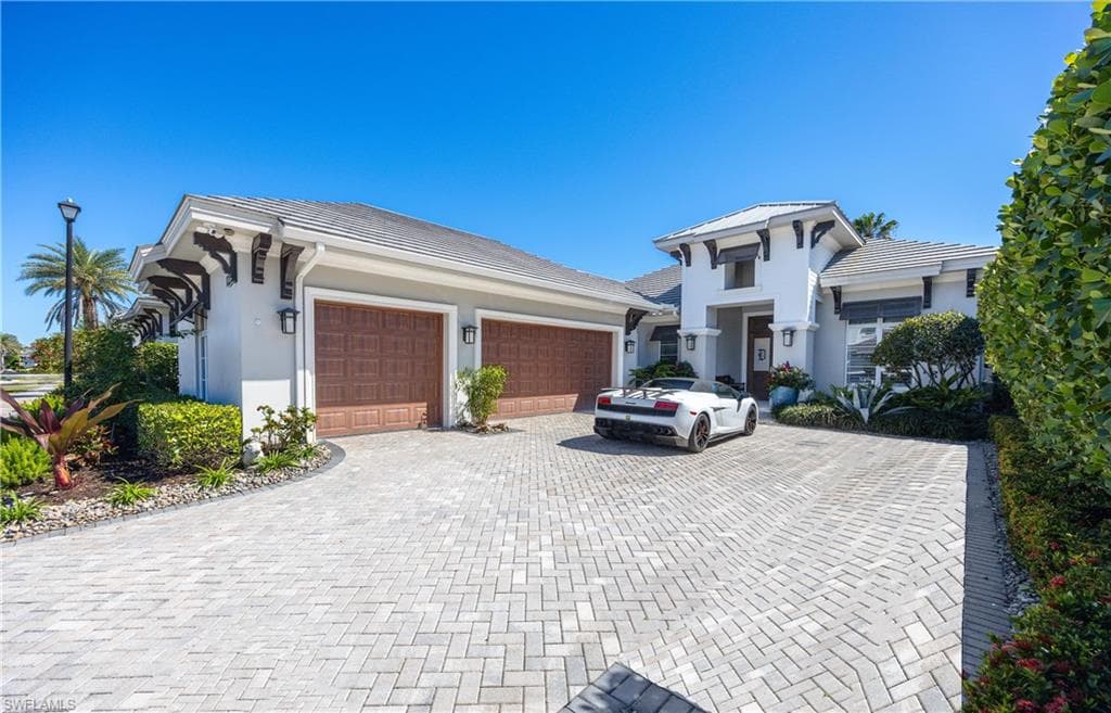 6818 Mangrove AVE-49