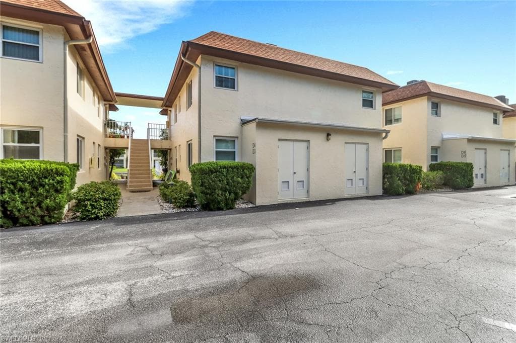 1155 Sandpiper ST # D4, NAPLES FL 34102-24