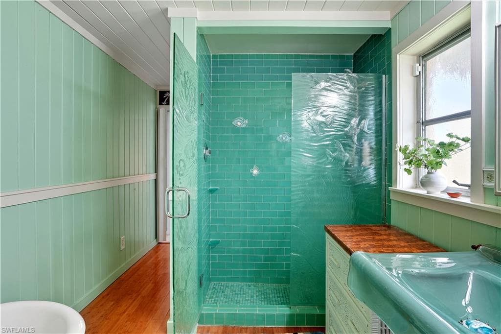 3332 19th AVE-27