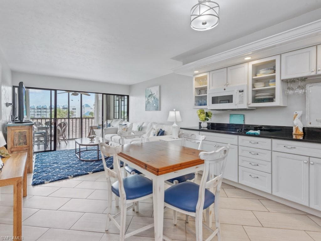 1019 Anglers CV # F302, MARCO ISLAND FL 34145-5